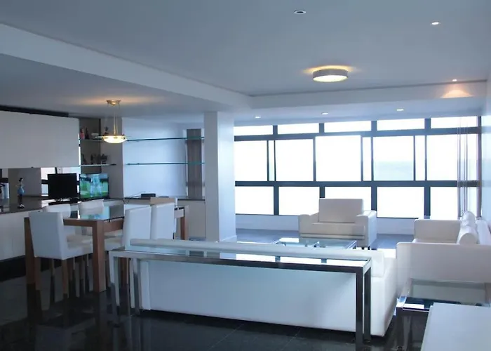 Belo Apartamento De Cobertura De Frente Para O Mar