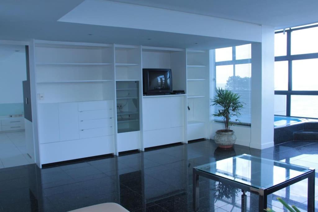 Apartamento Belo De Cobertura De Frente O Mar *